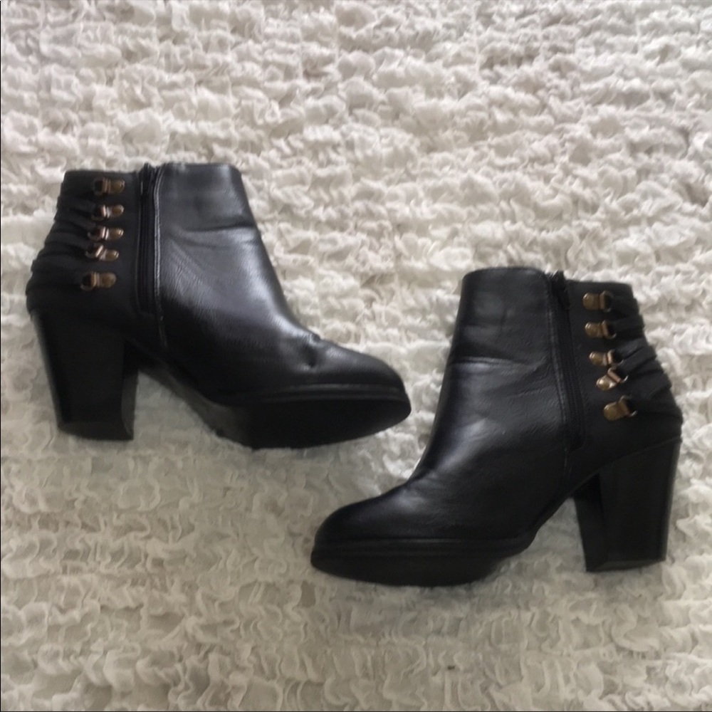 LANDY women’s Black Ankle Booties